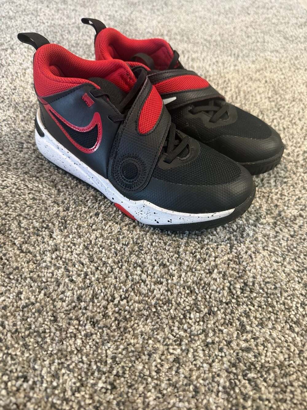 Nike Team Hustle D 11 Younger Kids' Shoes Black/White/University Red DV8994-003